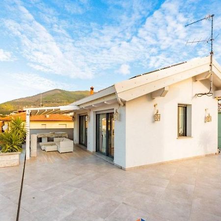 Appartamento Spotorno Con Ampio Terrazzo Attrezzato Anche Con Angolo Cottura Bagian luar foto
