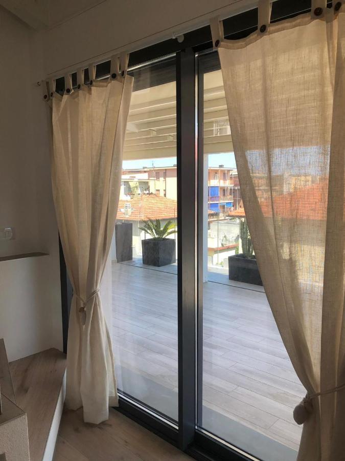 Appartamento Spotorno Con Ampio Terrazzo Attrezzato Anche Con Angolo Cottura Bagian luar foto