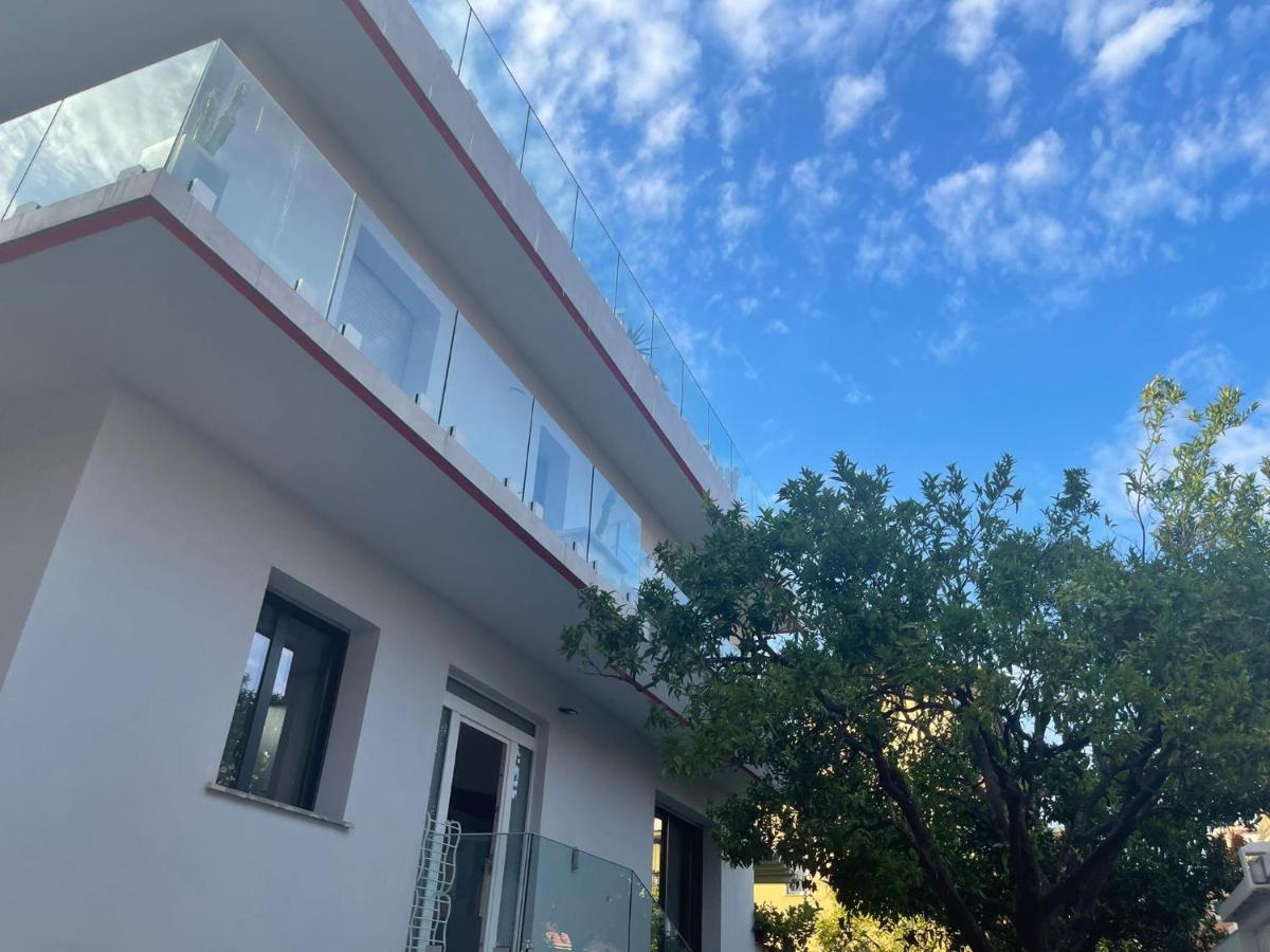 Appartamento Spotorno Con Ampio Terrazzo Attrezzato Anche Con Angolo Cottura Bagian luar foto