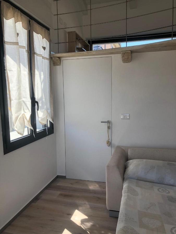 Appartamento Spotorno Con Ampio Terrazzo Attrezzato Anche Con Angolo Cottura Bagian luar foto