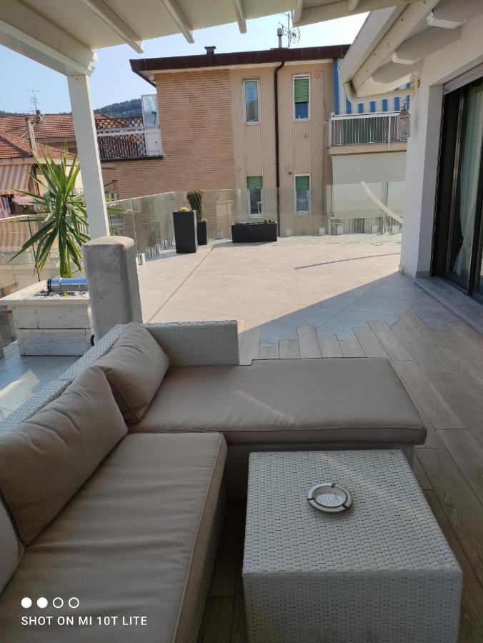 Appartamento Spotorno Con Ampio Terrazzo Attrezzato Anche Con Angolo Cottura Bagian luar foto