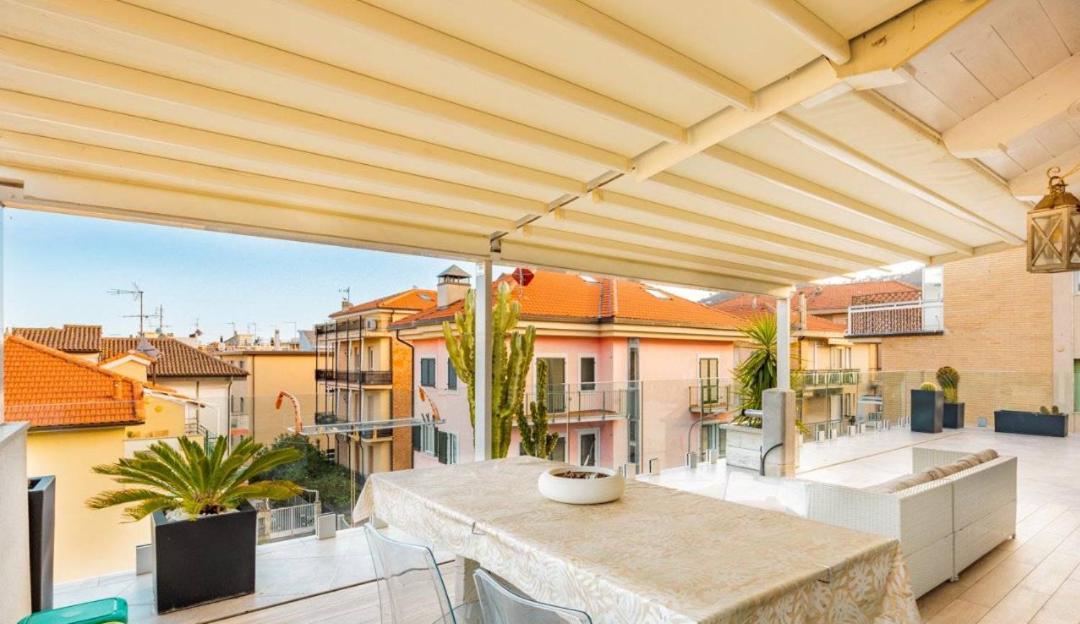 Appartamento Spotorno Con Ampio Terrazzo Attrezzato Anche Con Angolo Cottura Bagian luar foto